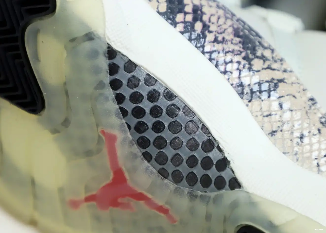 LIGHT BONE LOW SNAKESKIN 11 JORDAN AIR 0614
